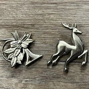 2 VINTAGE 1990'S HOLIDAY CHRISTMAS BROOCHES PINS REINDEER & HOLLY HORN